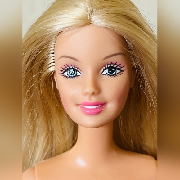 90s Vintage Barbie doll - Picture 2 of 12